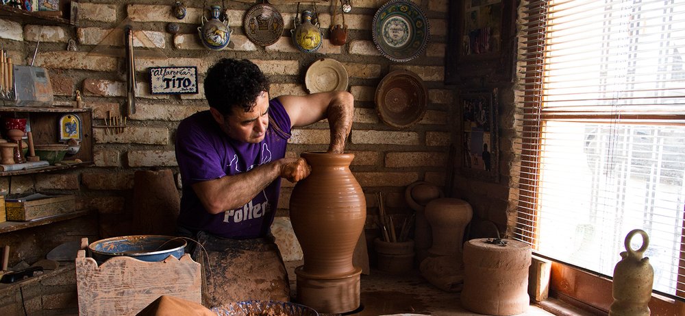 Alfarería trabajando